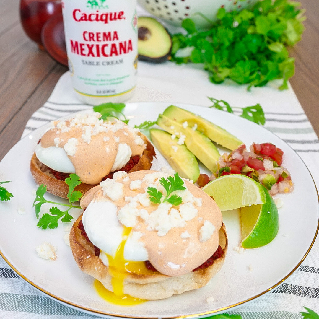 Huevos con Chorizo – Benedict Style | Cacique® Foods